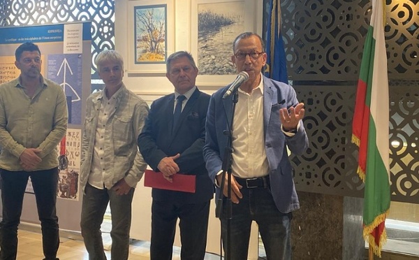 معرض "أخوة الروح بالألوان المائية" يجمع الإبداع والدبلوماسية الثقافية بالرباط  