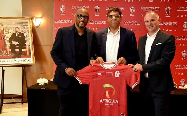 الحسنية توقع رسميا عقودها مع المدرب الرئيسي والمدير الرياضي للحسنية
