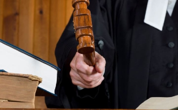 استئناف محاكمة رئيس جماعة رحالة بإيمنتانوت بتهم القذف والاختلاس وإهانة هيئات عمومية