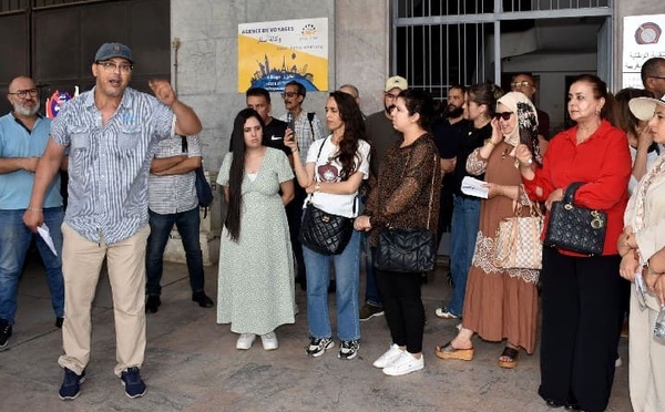 في وقفة احتجاجية.. مهنيو قطاع الصحافة يطالبون بتسريع تسوية الأجور ويتوعدون بالتصعيد
