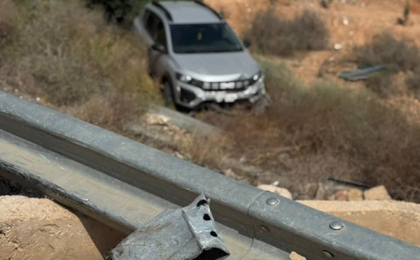 سقوط سيارة في وادٍ قرب مدرسة أجدير بسبب السرعة المفرطة