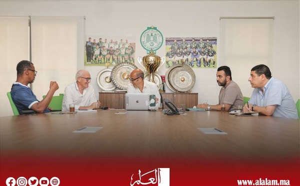 بعد ساعات على انتخابه رئيسا للفريق البيضاوي: الزيات يجتمع بالمدرب الشابي ويحدد معه ملامح “الرجاء الجديد” في للموسم المقبل..