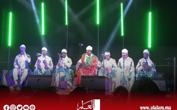 جمعية "كوناكتيف" بالدار البيضاء تحيي أمسية "رجال الصحراء" بحضور  300 شخص