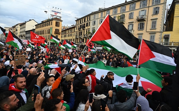 سكان ميلانو يتظاهرون دعمًا لغزة وسط دعوات لوقف العدوان.. أصوات التضامن ترتفع دعمًا للقضية الفلسطينية