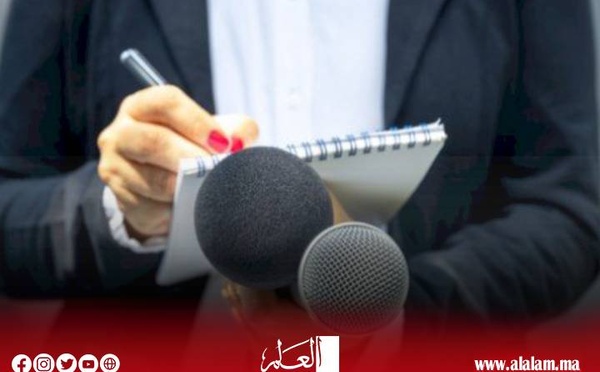 الفرق بين صحافي بالبطاقة وإعلامي بلا بطاقة..