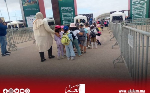 هل يزور تلاميذ التعليم العمومي معرض الفرس وحركة عفوية نبيلة لأحد عناصر القوات المساعدة