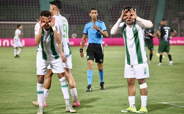مولودية وجدة ينقض على الصدارة بثلاثية في مرمى "العريق"