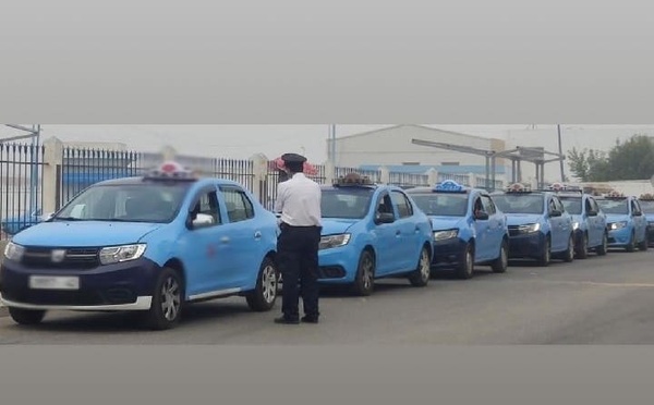 مهنيّو سيارات الأجرة بالعرائش يدقّون ناقوس الخطر