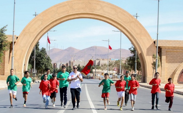 قافلة "سباق التناوب الرمزي المسيرة الخضراء" تحط الرحال بكلميم باب الصحراء