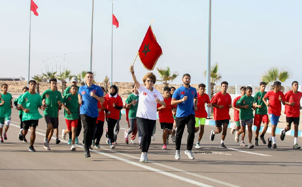 "سباق التناوب الرمزي المسيرة الخضراء" يصل محطة طرفاية-العيون