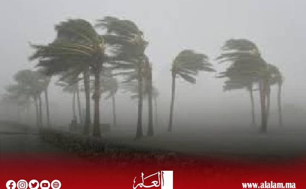 الطقس السيء يفرض تعليق الرحلات البحرية بين طنجة وطريفة