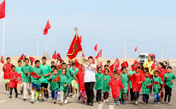 قافلة "سباق التناوب الرمزي المسيرة الخضراء" تتوقف بجماعة الطاح