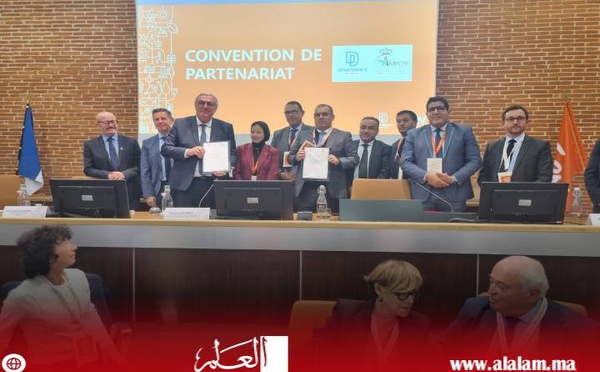 وفد من الجمعية المغربية لرؤساء مجالس العمالات والأقاليم يشارك في منتدى الجمعية الفرنسية