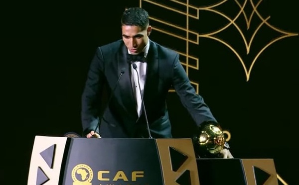حكيمي يتوج بجائزة أحسن لاعب في إفريقيا