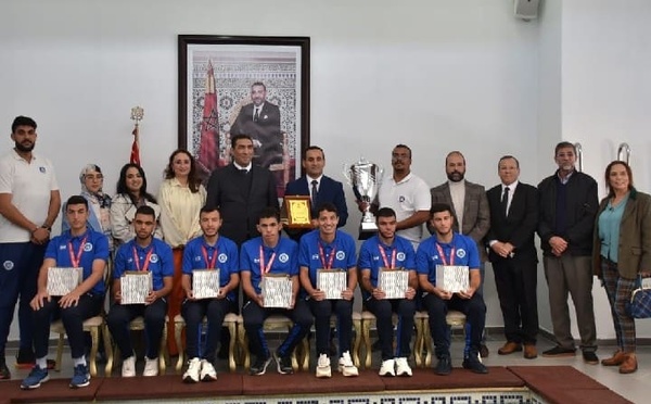 عامل المضيق الفنيدق يكرم فريق جمعية الأوائل للأطفال في وضعية إعاقة