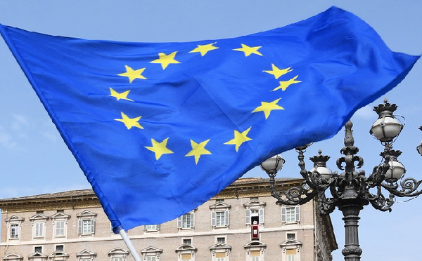 الاتحاد‭ ‬الأوروبي‭ ‬يجدد‭ ‬عدم‭ ‬اعترافه‭ ‬ب«جمهورية‭ ‬الوهم‭ ‬‮»‬‭ ‬و‭ ‬يحمل‭ ‬نظيره‭ ‬الافريقي‭ ‬مسؤولية‭ ‬إقحامها‭ ‬في‭ ‬الاجتماعات‭ ‬الثنائية‭ ‬المشتركة