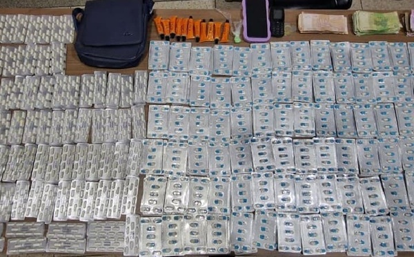 حجز 2518 قرص طبي مخدر وعبوات لصاق مخدر وتوقيف شخص وسيدة يشتبه تورطهما في هذه القضية