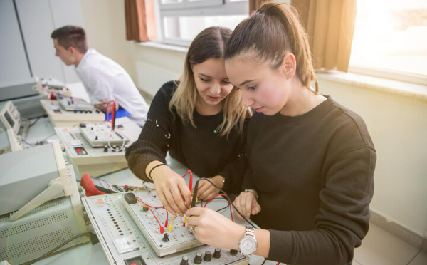 السكوري يؤكد أن قطاع التكوين المهني يواجه صعوبات خاصة