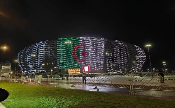 ألوان العلم الجزائري تزين ملعب مولاي عبد الله بالرباط وتختصر موقف المغرب