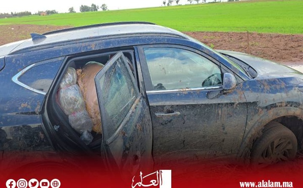 هكذا تخلى تاجر مخدرات عن سيارته التي علقت في الوحل بعد مباغتته من قبل الدرك