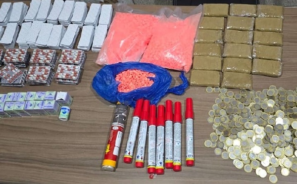 وجدة: توقيف 3 أشخاص بينهم سيدة وحجز كمية كبيرة من المخدرات والمؤثرات العقلية