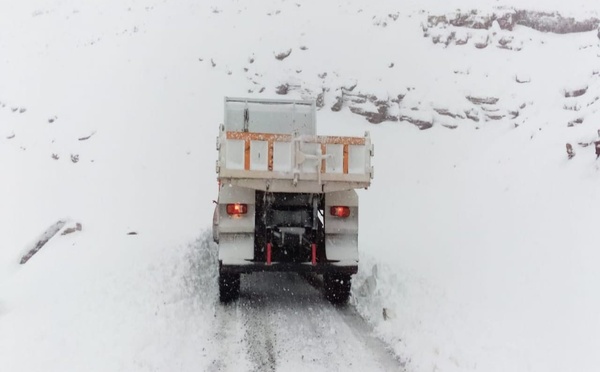 الثلوج تكسو قمم المملكة… مقاييس مهمة للتساقطات بعدد من الأقاليم
