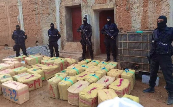 الكركرات: إحباط تهريب أزيد من 5 أطنان من “الشيرا” داخل شاحنة صباغة متجهة للتصدير