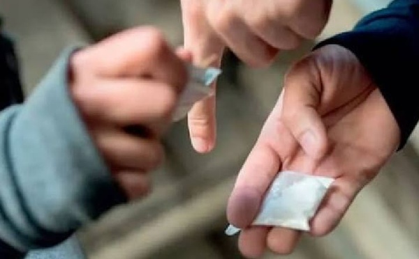 المحكمة الابتدائية بالحسيمة تدين متهماً بترويج المخدرات بـ7 سنوات حبسا نافذاً وغرامات مالية