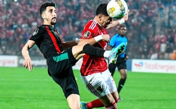 الكاف تفتح تحقيقاً تأديبياً بعد أحداث مباراة الأهلي والجيش الملكي في دوري الأبطال