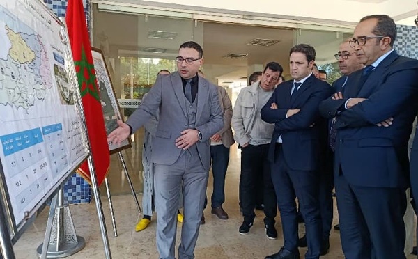 الحسيمة: عامل الإقليم يتراس مراسيم توقيع اتفاقية لتعزيز الموارد البشرية بقطاع الصحة