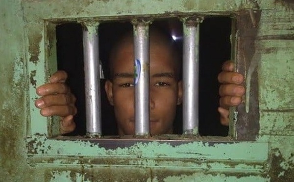 شهادة صادمة من معتقل سابق لدى "البوليساريو" حول الوضع في مخيمات تندوف