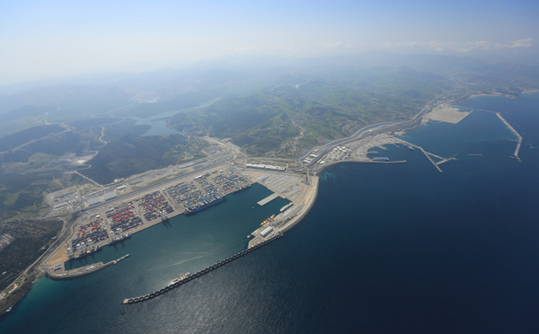 ميناءا طنجة المتوسط والدار البيضاء ضمن المراتب الأولى عربيا في مؤشر الربط بشبكة الملاحة العالمية