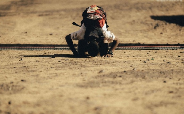 ماراطون الرمال: محمد المرابطي يوسع الفارق قبل مرحلة الختام