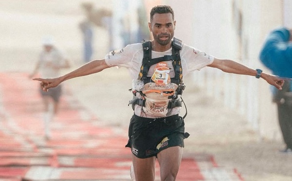 محمد المرابطي والفرنسية ناكاش بطلين لماراطون الرمال 2026