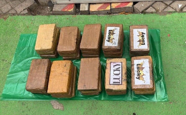 إحباط شحنة “بيضاء” عابرة للقارات… 33 كلغ من الكوكايين تسقط في قبضة الأمن بميناء طنجة المتوسط