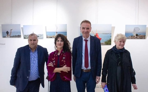 الحسيمة تحتفي بالفن المعاصر: افتتاح معرض "تيمومة" ضمن الأيام الثقافية الفرنسية المغربية