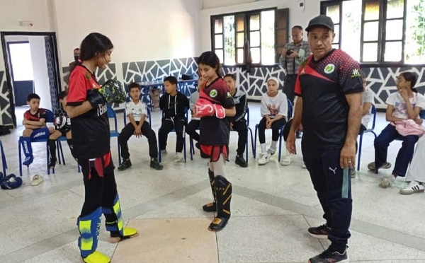 المدرب والحكم الوطني محمد لحريشي يؤطر ورشة رياضة فنون الحرب بمشرع بلقصيري