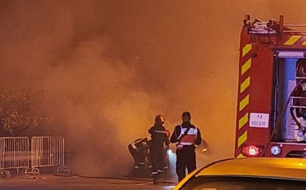 حريق سيارة نفعية قرب مدخل مدينة الحسيمة يستنفر السلطات