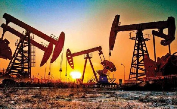 الحكومة تواصل دعم مهنيي النقل وسط ارتفاع جديد في أسعار المحروقات بالمغرب