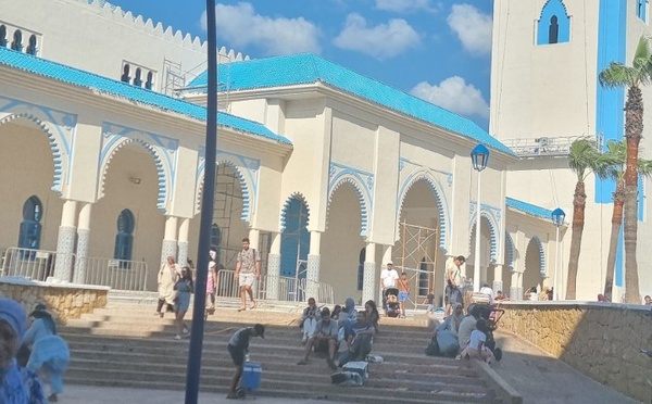 مسجد محمد الخامس بالفنيدق يرتدي حلة الجديدة في ليلة المولد النبوي.
