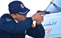 موظف أمن يشهر سلاحه الوظيفي بالبيضاء لهذا السبب