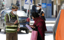 الأزمة المالية الخانقة تدفع بالبعض للإنتحار.. ومهنيون يحذرون الحكومة بسبب استمرار الإغلاق