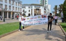 احتجاجات بالجملة على قرارات العثماني أمام البرلمان