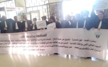 في وقفة احتجاجية... محامو الرباط يطالبون بتحصين مهنة المحاماة