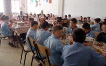 مدير المدرسة يتنازل و"أطفال البسكويت" طلقاء