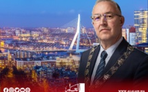 العمدة المغربي أبو طالب يتخلى عن مفاتيح مدينة روتردام
