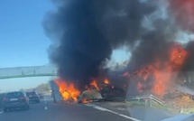 حريق مهول يأتي على شاحنة كبيرة محملة بالطماطم يثير الشكوك
