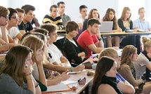 إلغاء مباريات الماستر واعتماد رسوم على الموظفين يشعلان الجدل في الجامعة المغربية