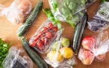 دراسة: جزيئات البلاستيك تتسلل إلى مائدة الأسر عبر الخضروات