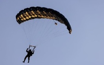 محاولة تسلل غير مسبوقة لمهاجر من دول إفريقيا جنوب الصحراء نحو سبتة باستعمال مظلة هوائية